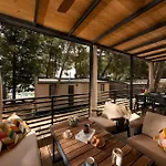 مكان تخييم Taber - Mobile Homes Pašman