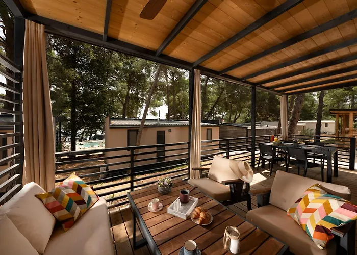 مكان تخييم Taber - Mobile Homes Pašman